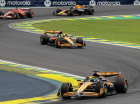 Os pilotos Lando Norris e Oscar Piastri, da equipe McLaren, Charles Leclerc, da equipe Ferrari, e Max Verstappen, da equipe Red Bull Racing, competem na corrida Sprint do Grande Pr&ecirc;mio de S&atilde;o Paulo