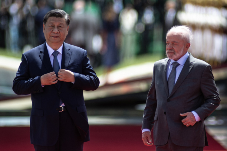 Lula e Xi Jinping se encontram em Brasília e disutem relações comerciais