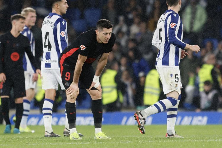 Barcelona é derrotado pela Real Sociedad, mas mantém a liderança no Campeonato Espanhol