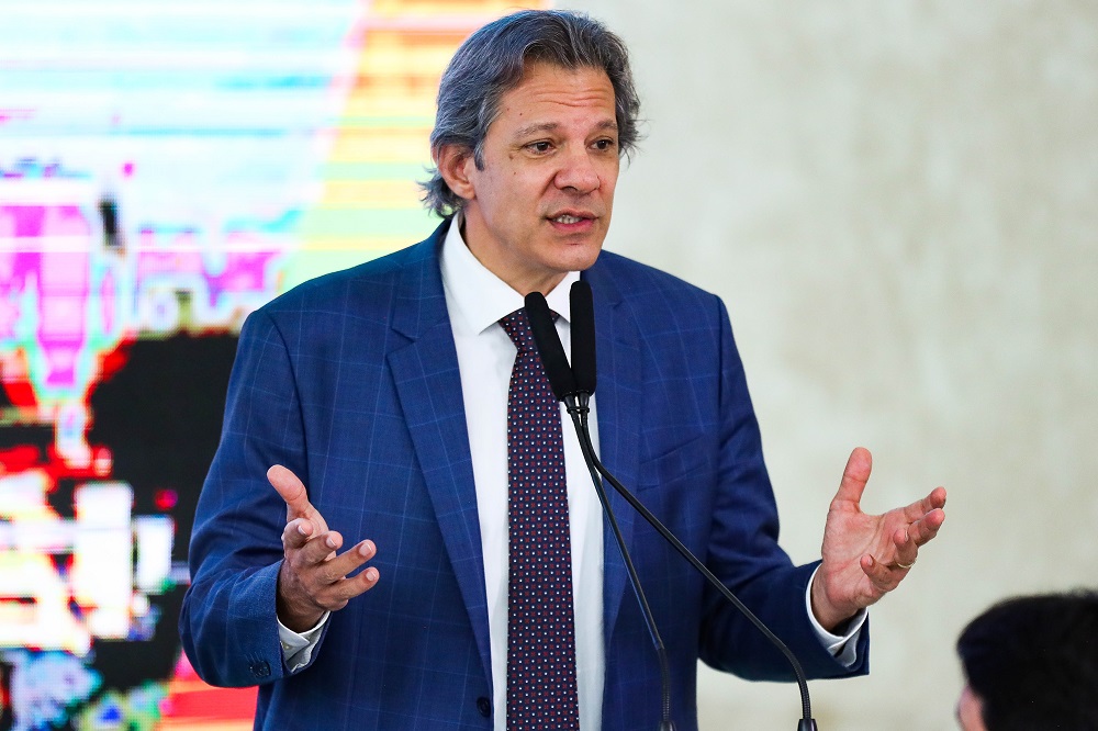 O ministro da Fazenda, Fernando Haddad, durante a cerimônia "Nova Indústria Brasil - Missão 3: Mobilidade Verde e Cidades Sustentáveis", realizada no Palácio do Planalto