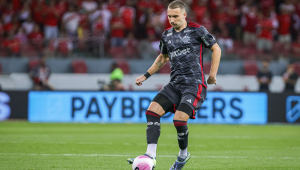 Léo Ortiz jogador do Flamengo durante partida contra o Internacional