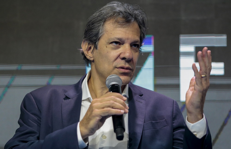 Haddad diz que isenção do IR vazou antes da hora, e não adianta se queixar do mercado