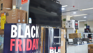 Movimentação de consumidores nas lojas da cidade de Salvador