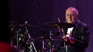 Colin Petersen, primeiro baterista do Bee Gees, morre aos 78 anos