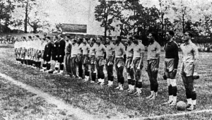 As equipes da Polônia e do Brasil posadas antes da estréia de ambas na Copa de 38