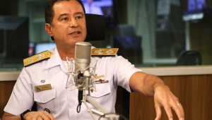 O comandante da Marinha, almirante Almir Garnier Santos, participa do programa A Voz do Brasil