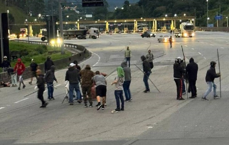 Senado aprova projeto que aumenta para até dez anos o banimento de torcedores violentos dos estádios