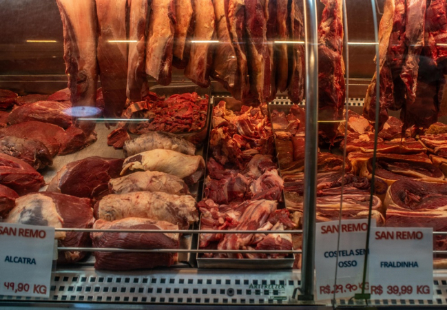 Açougues do Mercado Público de Porto Alegre (RS), realizaram promoções em alguns cortes de carne