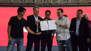 O Prefeito do Rio de Janeiro, Eduardo Paes, e o presidente do Flamengo, Rodolfo Landim, assinam termo de compromisso que viabilizam a construção do Estádio do Clube de Regatas do Flamengo