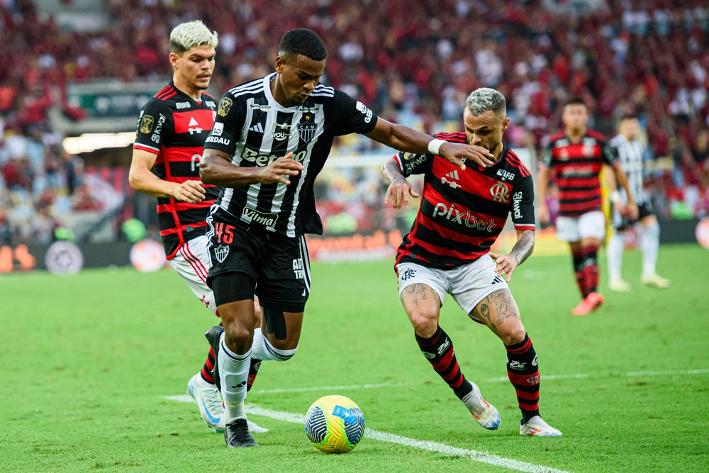 Lance do jogo entre Flamengo e Atlético-MG no Maracanã