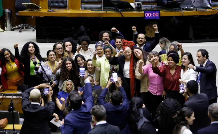 Câmara dos Deputados aprova ampliação das cotas para negros em concursos públicos