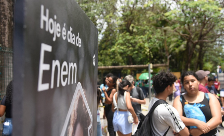 Candidatos realizam segunda etapa do Enem neste domingo