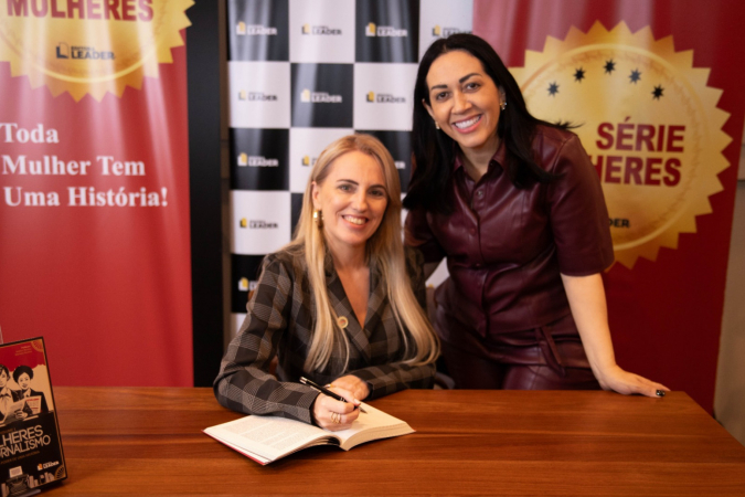 Renata Rode (colunista da Jovem Pan) e Andréia Roma (CEO da Editora Leader) no lançamento do livro “Mulheres no Jornalismo O Poder de uma História”, obra que também faz parte do Selo Editorial Série Mulheres e que traz o prefácio de Mariana Ferreira, Produtora Executiva do Grupo Jovem Pan