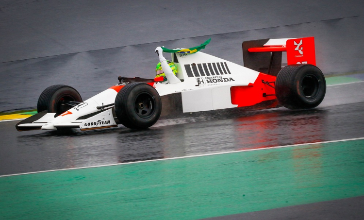 Lewis Hamilton pilota McLaren histórica de Ayrton Senna e homenageia piloto brasileiro