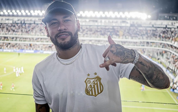 Neymar comemora vitória do Santos e rouba a cena em coletiva de Carille