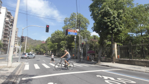 R. Visc. de Santa Isabel, 296, Vila Isabel, local onde uma ciclista foi atropelada e morta por um carro que não prestou socorr