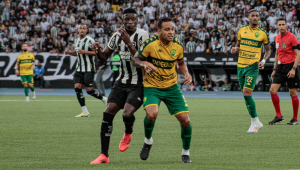 Luiz Henrique, do Botafogo, em lance contra o Cuiabá, durante partida válida pela 33ª rodada do Campeonato Brasileiro