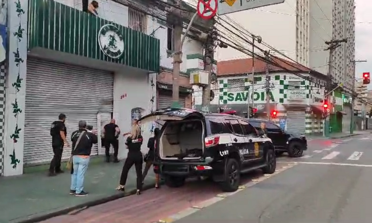 Policiais arrombam endereço da Mancha Verde em Perdizes, zona oeste da capital paulista