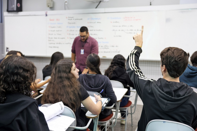 SALA DE AULA-ALUNOS-ESTUDANTES-ESCOLA