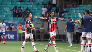 São Paulo aproveita falhas do Bahia para vencer e manter tabu contra Rogério Ceni