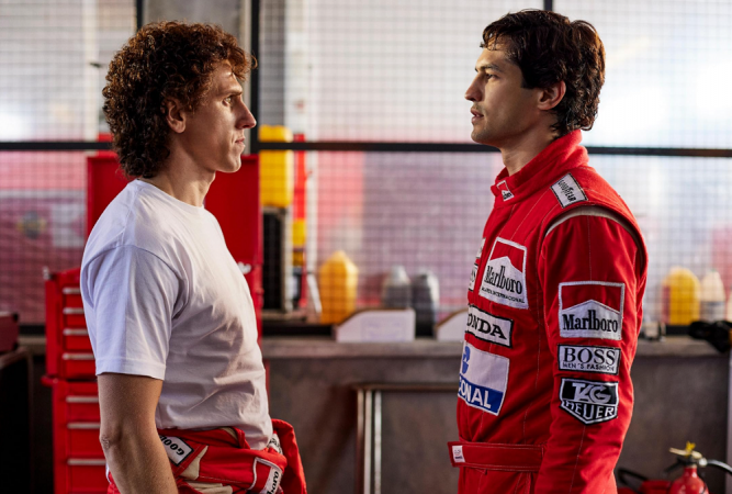 Matt Mella (Alain Prost) e Gabriel Leone (Ayrton Senna) contracenam na série sobre a lenda brasileira da Fórmula 1