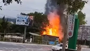 Incêndio em Rio do Sul (SC) na casa de Francisco Wanderley Luiz, o Tiü França