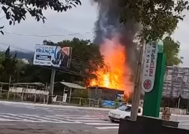 Incêndio em Rio do Sul (SC) na casa de Francisco Wanderley Luiz, o Tiü França