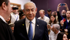 O primeiro-ministro israelense Benjamin Netanyahu chega a tribunal