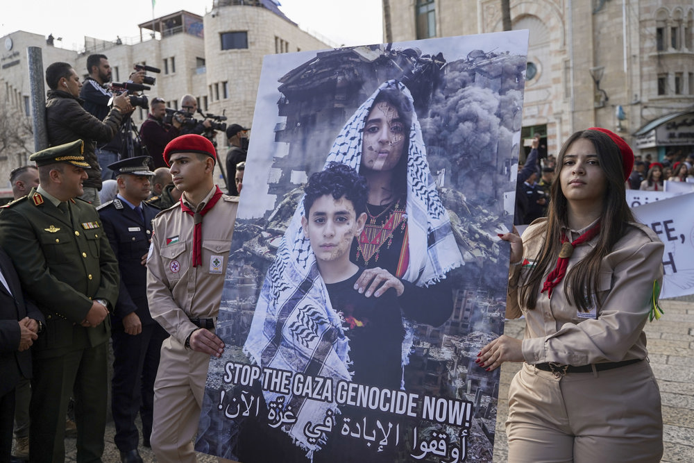 Palestinos celebram o Natal em Belém, cidade da Cisjordânia ocupada onde a tradição situa o nascimento de Jesus