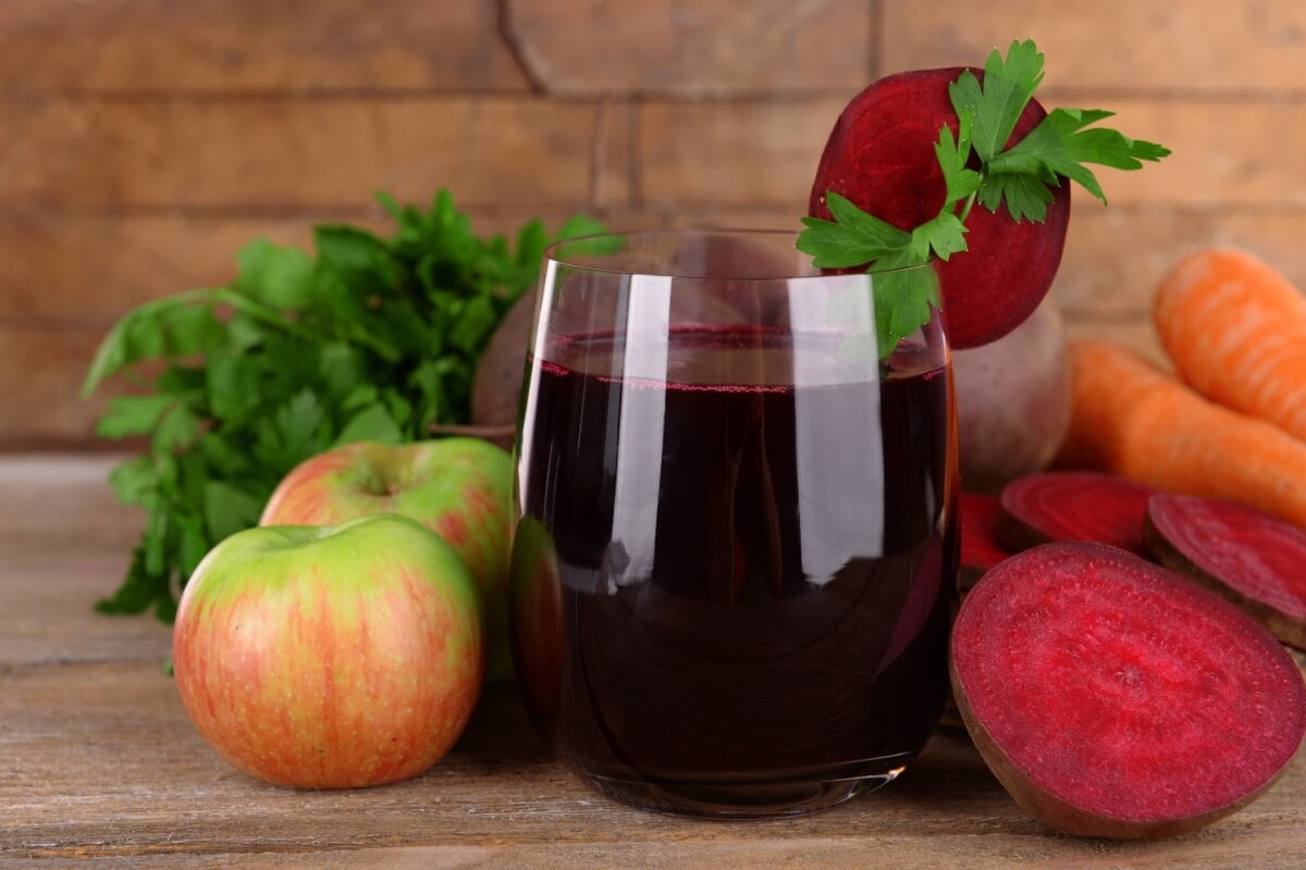 Suco de beterraba com maçã e cenoura 