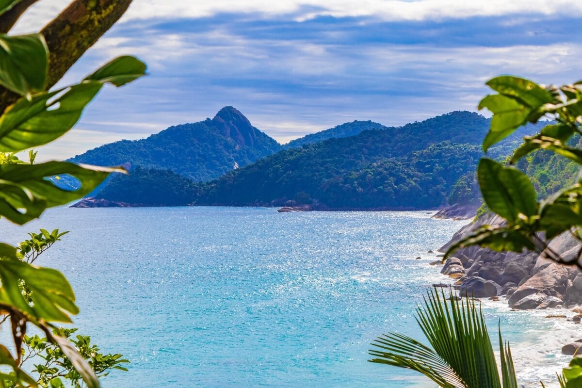 Angra dos Reis oferece um visual único com praias deslumbrantes e águas cristalinas 