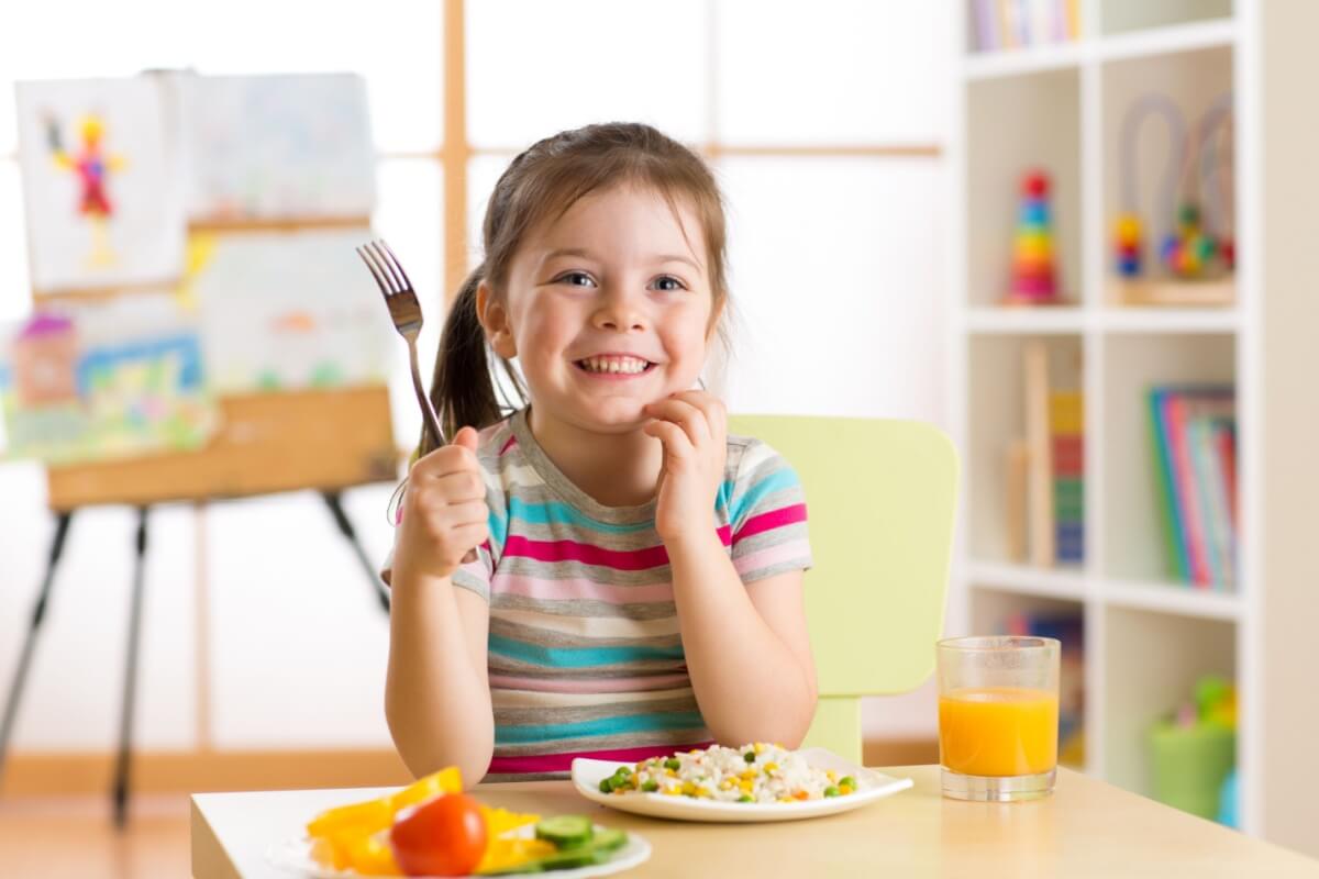 É possível aproveitar as férias escolares para estimular as crianças a desenvolverem uma relação saudável com os alimentos