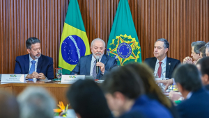 Presidente da República, Luiz Inácio Lula da Silva, Presidente da Câmara dos deputados, Arthur Lira, e Presidente do Supremo Tribunal Federal do Brasil, Luís Roberto Barroso, durante Instalação da Comissão Nacional do G20