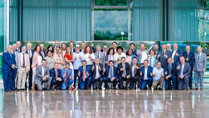 Lula, ministros e líderes do governo posam para foto após reunião ministerial no Palácio da Alvorada