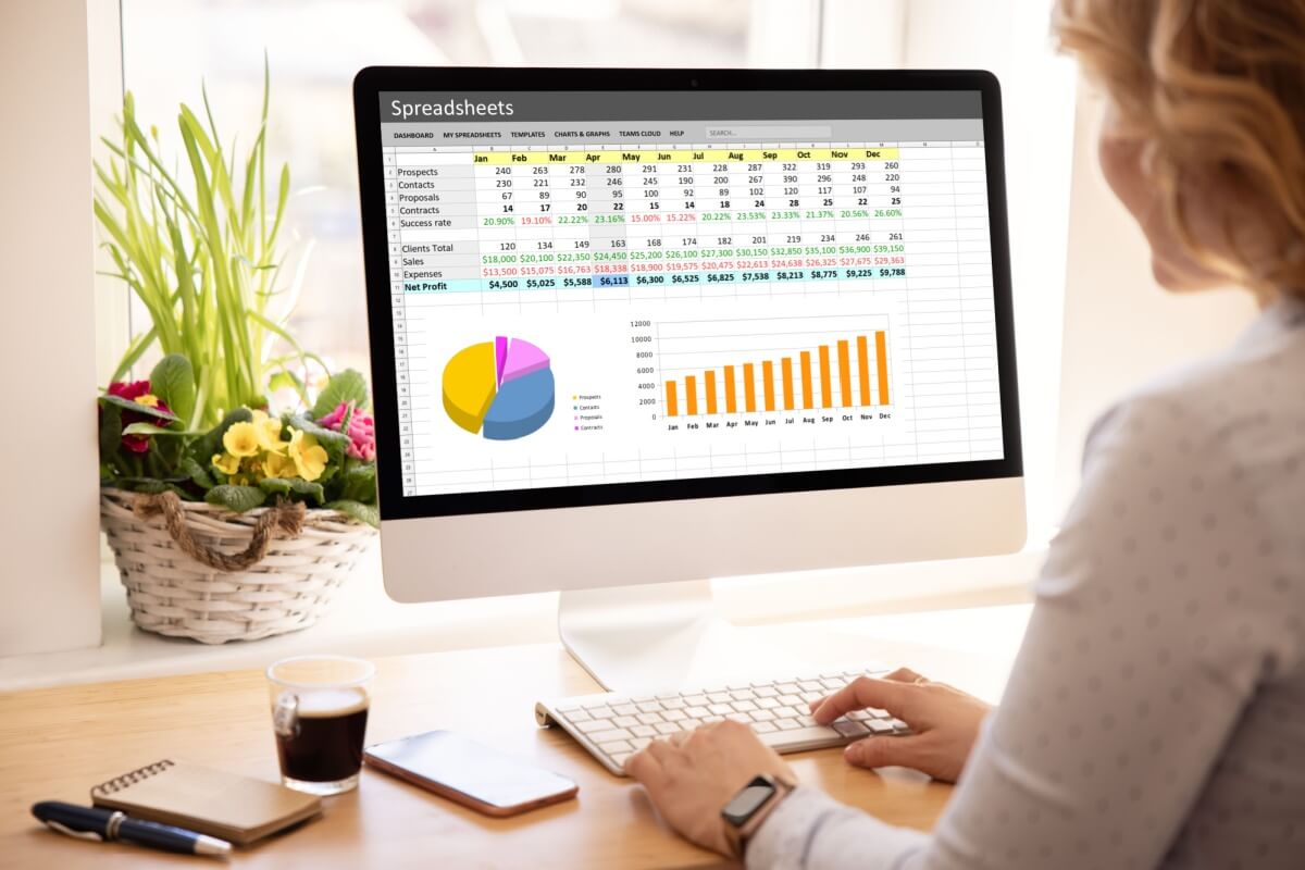 O Excel permite análises complexas e automação de tarefas 