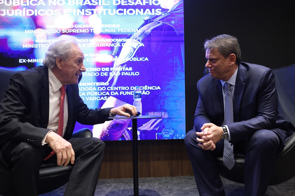 O Governador do Estado de São Paulo, Tarcísio de Freitas (Republicanos), e o Ministro da Justiça, Ricardo Lewandowski, participam de um painel sobre segurança pública promovido pelo Instituto Brasileiro de Ensino, Desenvolvimento e Pesquisa (IDP), na sede do IDP