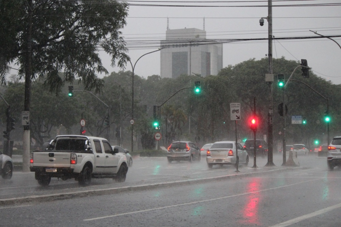 Forti piogge provocano allagamenti in Avenida Tiradentes, nella regione centrale di San Paolo