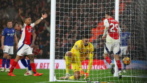 Kai Havertz, do Arsenal (dir.), reage após marcar o gol de 1-0 durante a partida da Premier League inglesa entre Arsenal FC e Ipswich Town