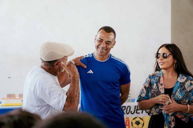 Cafu e a esposa Mariah durante a confraternização de final de ano do Projeto Cafuzinhos do Sertão