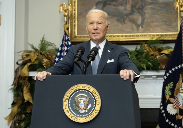 Il presidente degli Stati Uniti Joe Biden fa dichiarazioni sulla situazione in Siria nella Sala Roosevelt della Casa Bianca