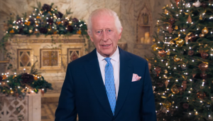 O rei Charles III faz discurso de Natal na Capela de Fitzrovia, no centro de Londres