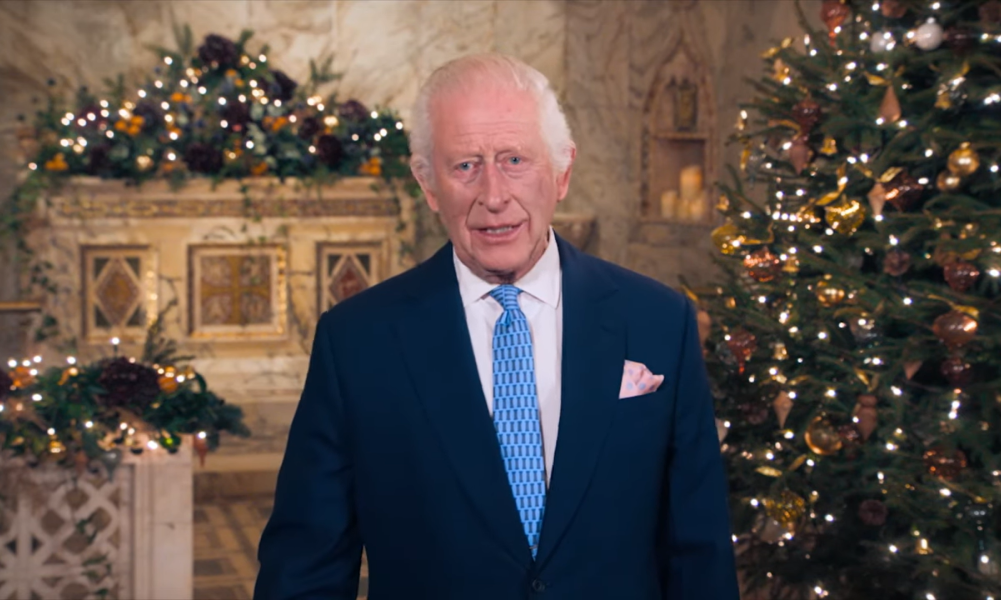 O rei Charles III faz discurso de Natal na Capela de Fitzrovia, no centro de Londres