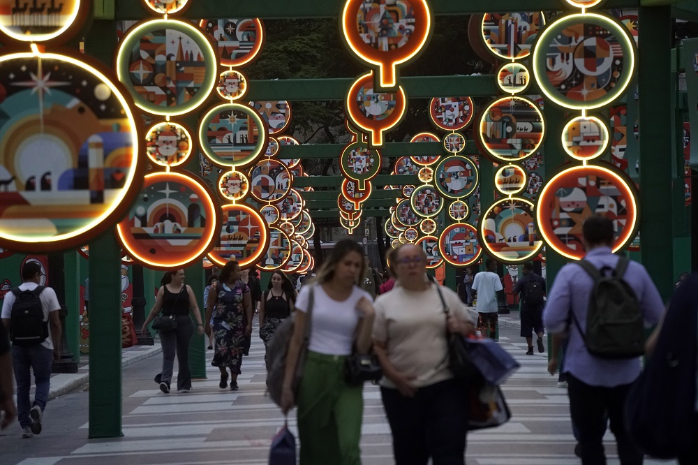 Vista da decoração de Natal instalada na região do centro antigo da cidade de São Paulo