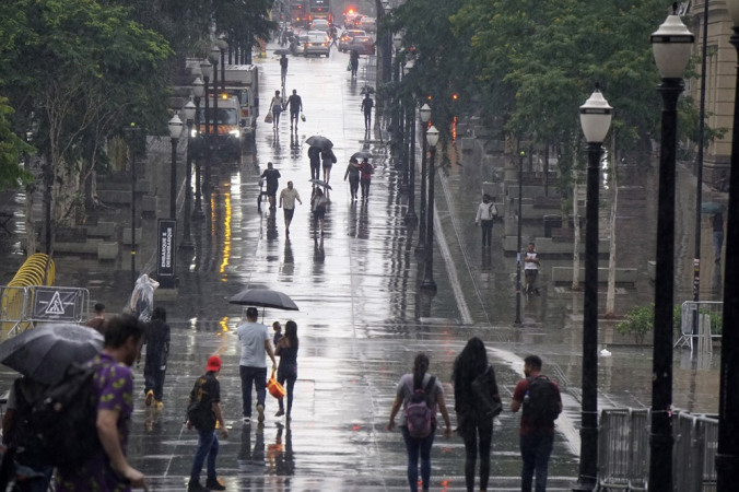 Chuva na tarde deste sábado, 21, na região central de São Paulo.