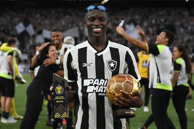 O atacante Luiz Henrique, do Botafogo, eleito melhor jogador e melhor atacante do Campeonato Brasileiro 2024