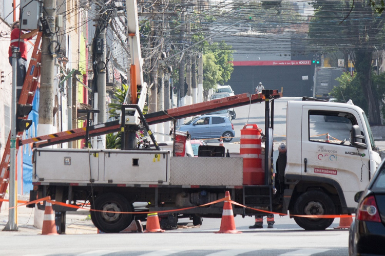 Enel religa energia com voltagem errada e queima equipamentos de moradores em São Paulo