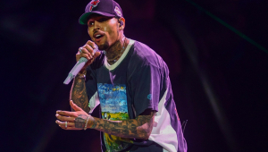 Chris Brown é preso em hotel de luxo no Reino Unido por suspeita de agredir produtor com uma garrafa