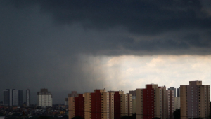 FORTE TEMPORAL ATINGE ZONA OESTE DE SP