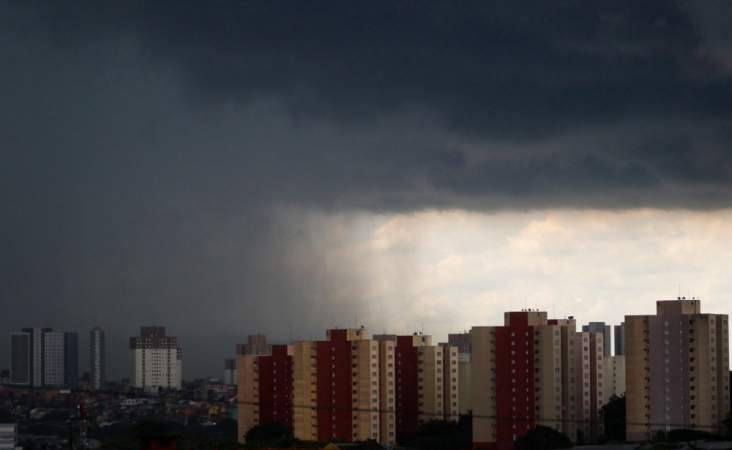 FORTE TEMPORAL ATINGE ZONA OESTE DE SP