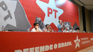 Gleisi Hoffmann, presidente do PT, discursa durante reunião do Diretório Nacional do partido